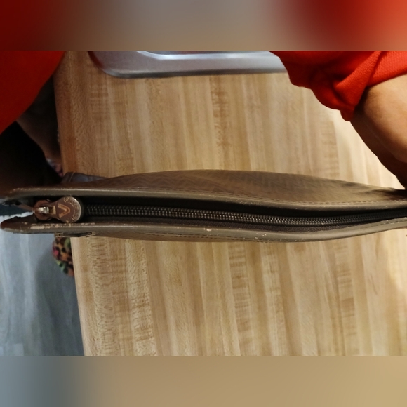 SOLD VALENTINO GUC Clutch - Picture 4 of 8